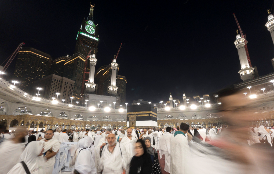 Benarkah Umrah Mandiri Lebih Efisien dari Umrah lewat Travel Resmi? Ini Penjelasannya!